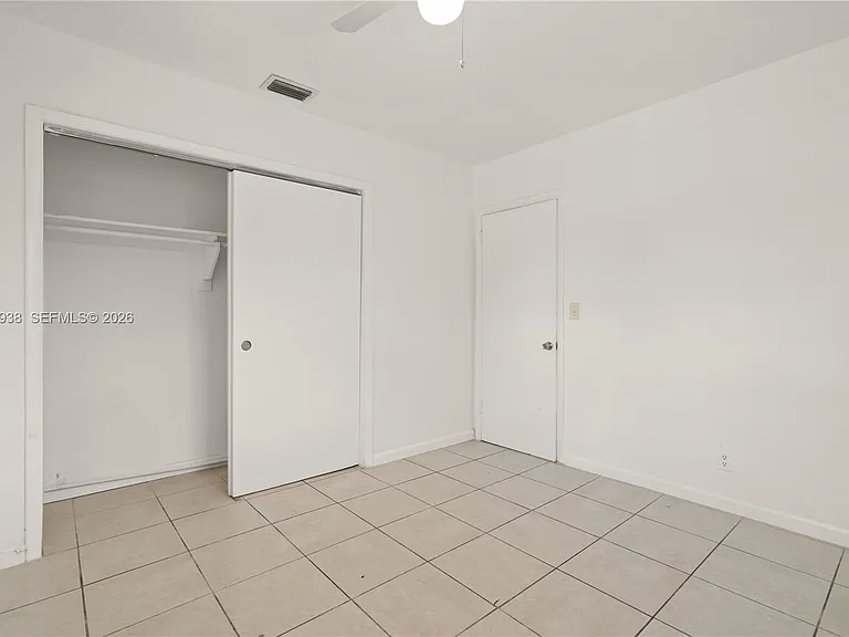 501 SW 9th St #1-2 — Photo 14