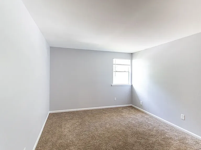 Highland Ridge Apartments — Photo 9