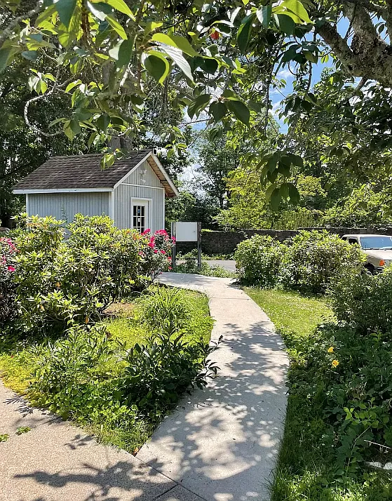 25 White Pine Dr