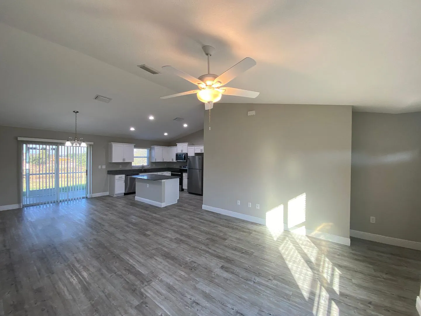 Custom Home - Desirable SE Ocala Neighborhood 3/2/2 **Won't Last** — Photo 4