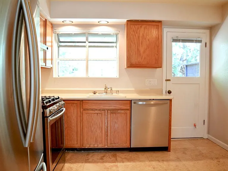10 Ash Ave #B — Photo 10