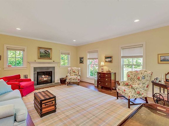 3rd image of 6495 Peconic Bay Blvd