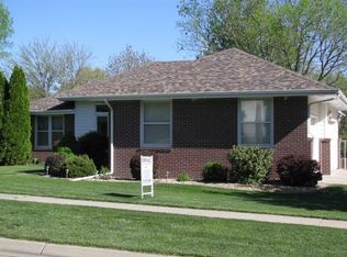 5340 Happy Hollow Ln, Lincoln, NE 68516