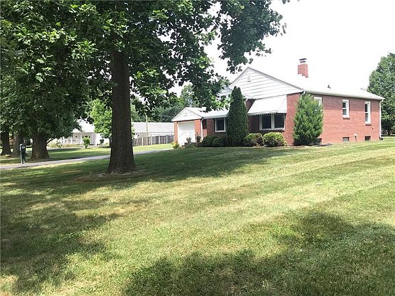 2nd image of 1754 E Banta Rd