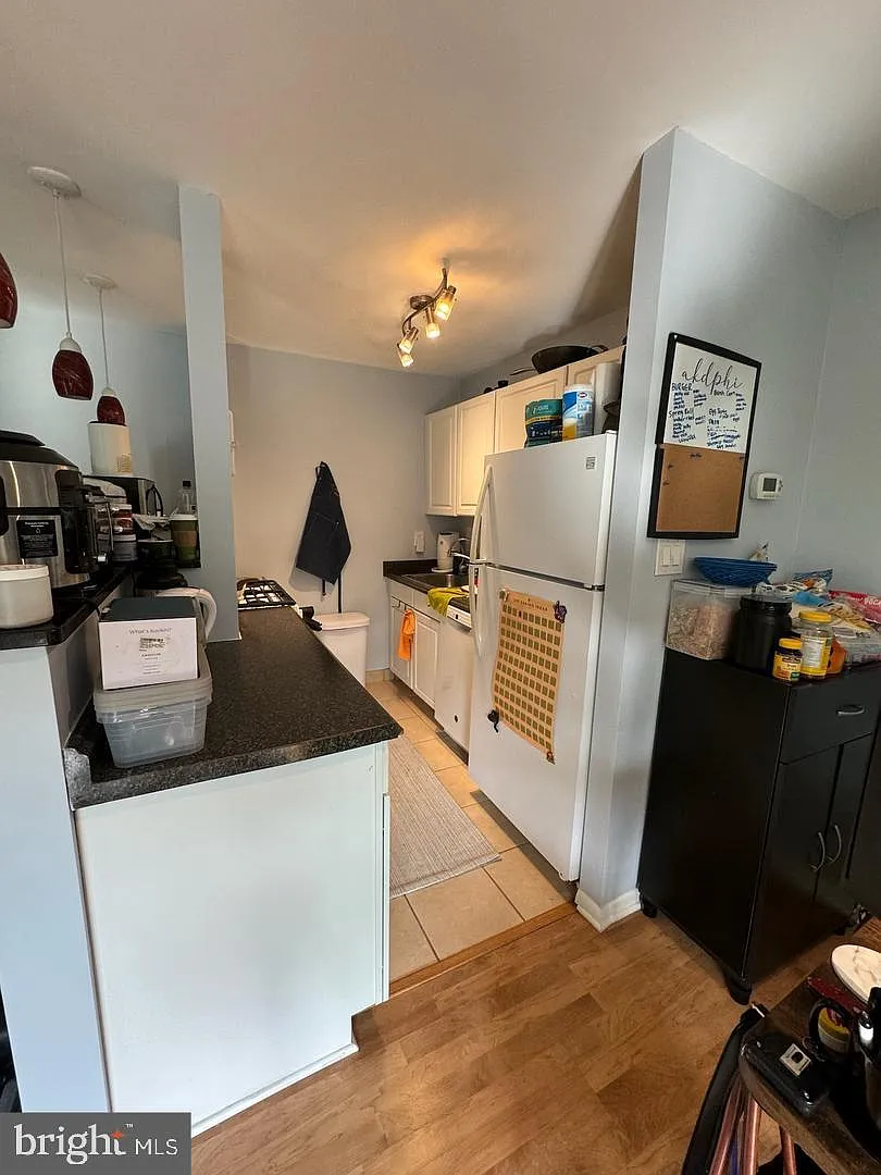 1 bed, 1.0 bath, 557 sqft, $1,750 — Photo 3