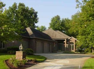 2805 E Prestwick Rd, Winona Lake, IN 46590