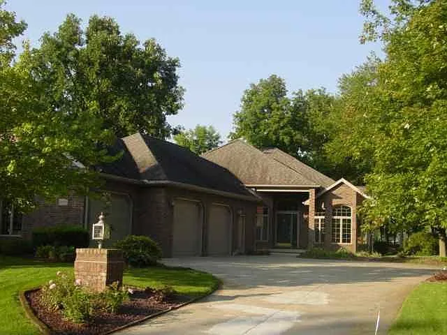 2805 E Prestwick Rd photo 1