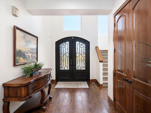 3rd image of 665 Isola Vista Ct
