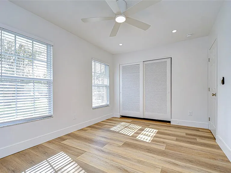 1205 W Hollywood St — Photo 18