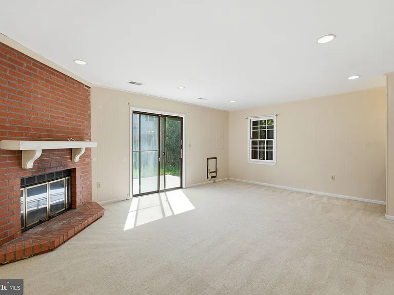 6012 Crown Royal Cir — Photo 4