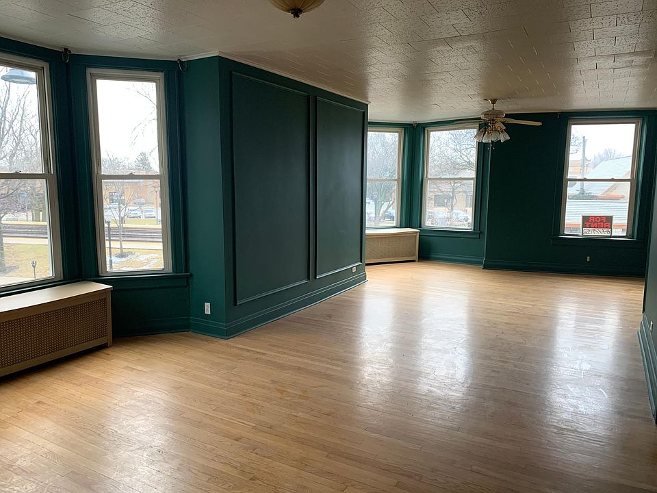 1st image of 701 W Hillgrove Ave