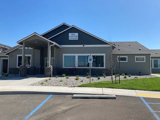 Remington Apartmetns — Photo 2