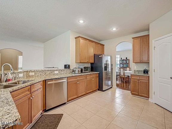 5th image of 11703 MAGNOLIA FALLS Drive