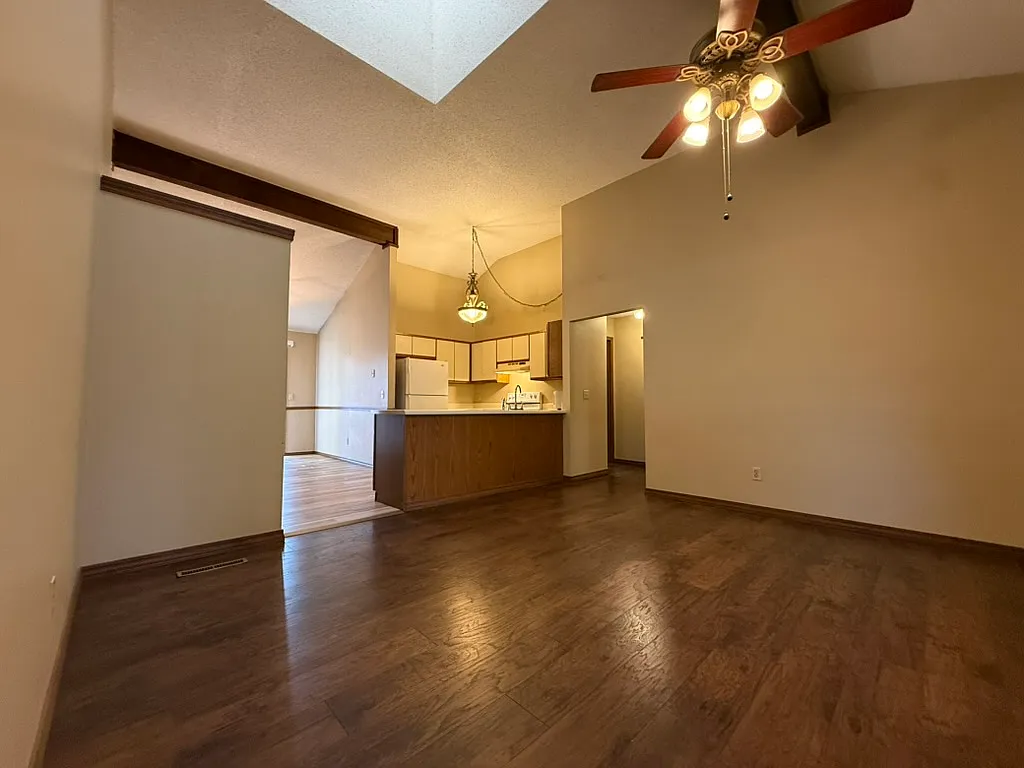 2 bed, $1,300 — Photo 2
