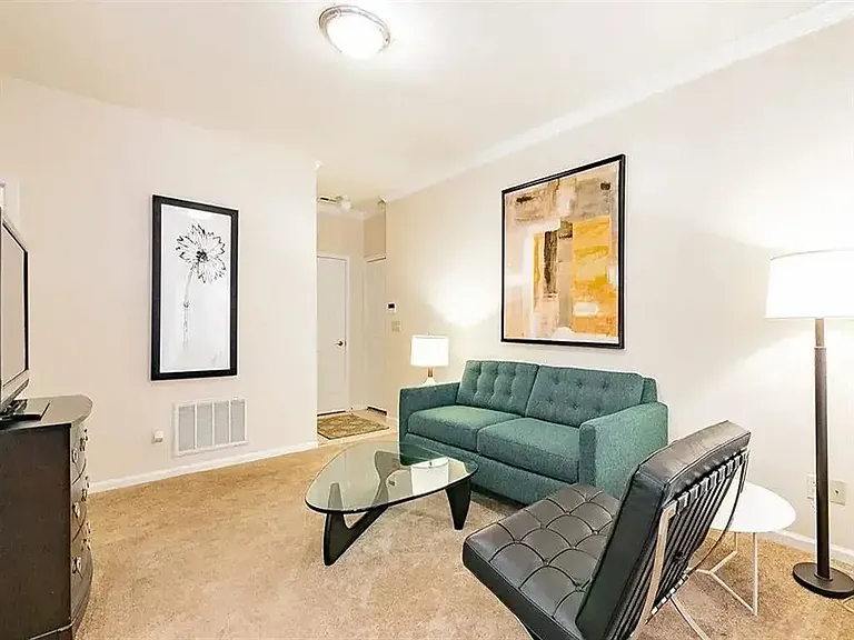 Elevate on Main — Photo 9
