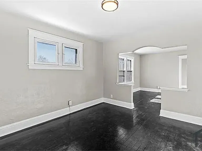 5415 Hamilton Ave — Photo 1
