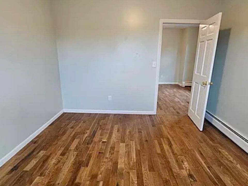 2nd image of 910 Dixwell Ave #3L