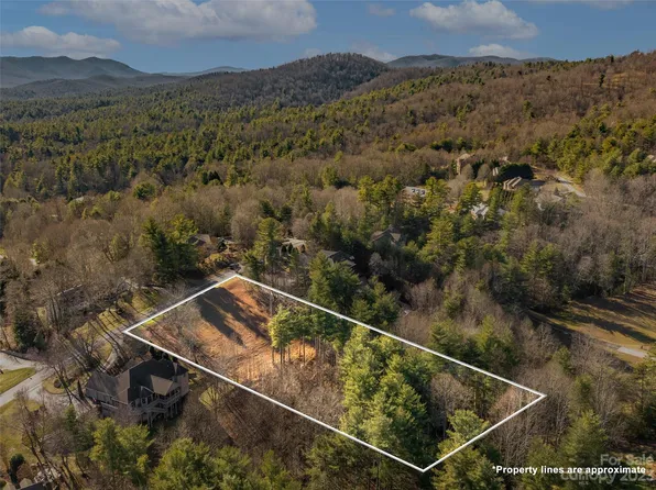 17 Thornapple Dr, Hendersonville, NC 28739