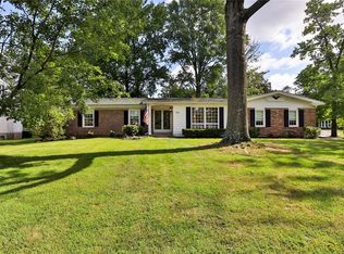 701 Claymont Dr, Ballwin, MO