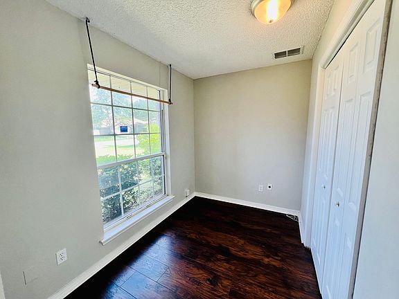 5th image of 1261 McGirts Creek Dr E