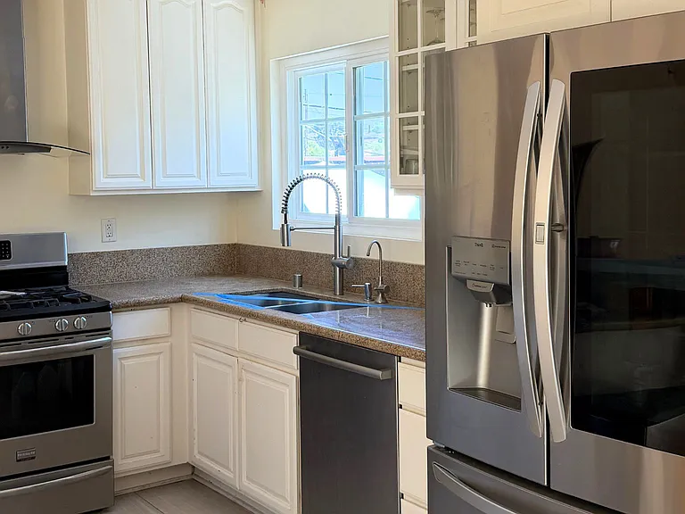 2036 Boundary St — Photo 14