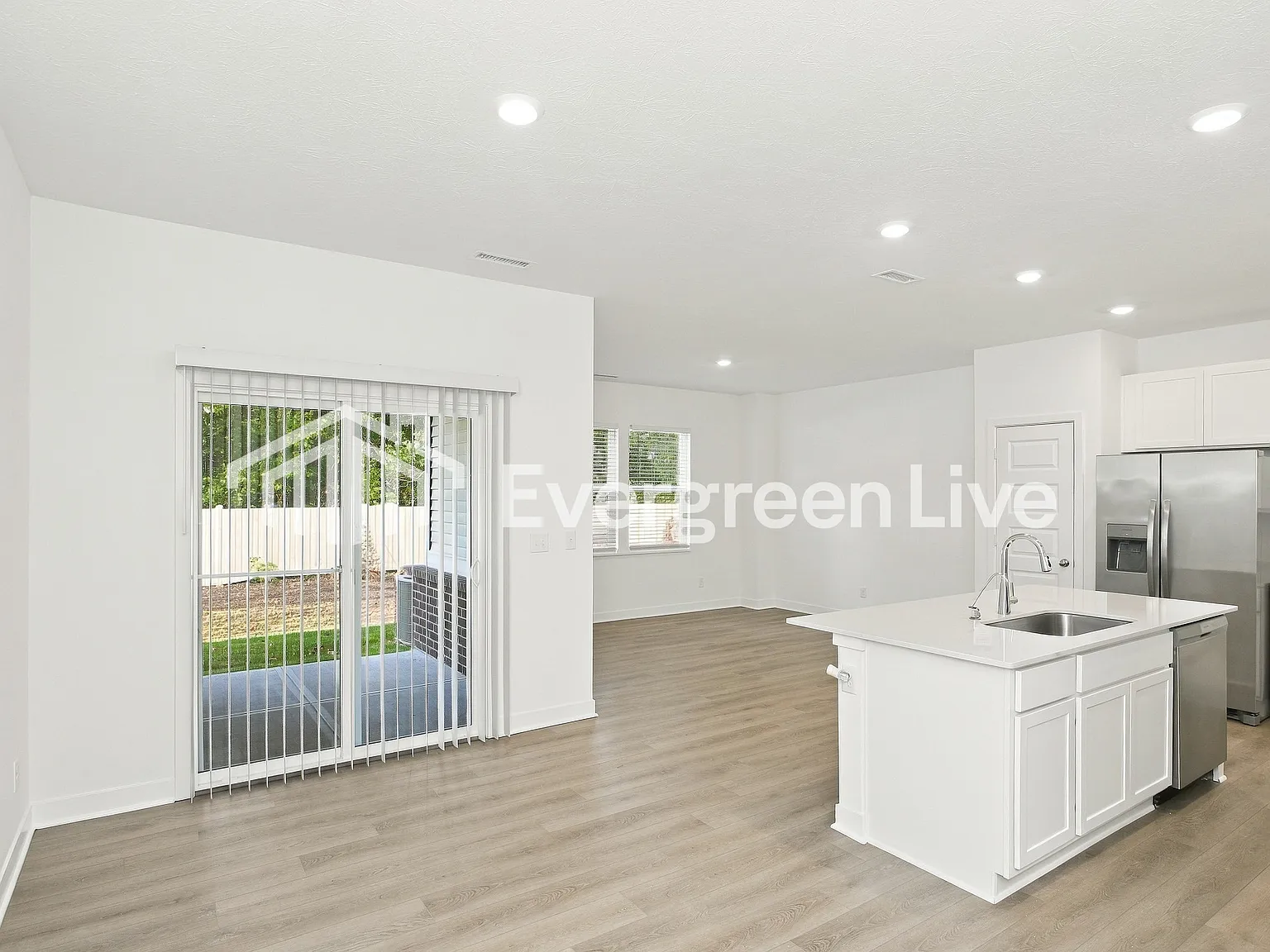 3 bed, 2.5 bath, 1706 sqft, $2,085 — Photo 3