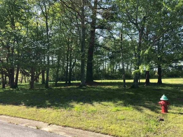 1259 Links Ln, Mayfield, KY 42066