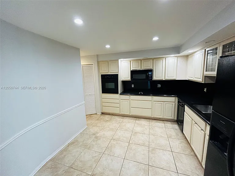5825 Collins Ave #9C — Photo 49