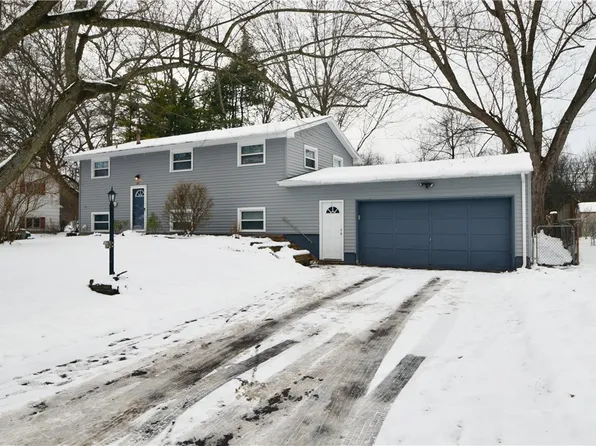 65 Kenwick Dr, Rochester, NY 14623