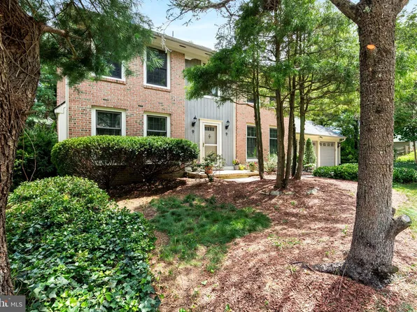 26 Brookview Dr, Voorhees, NJ 08043