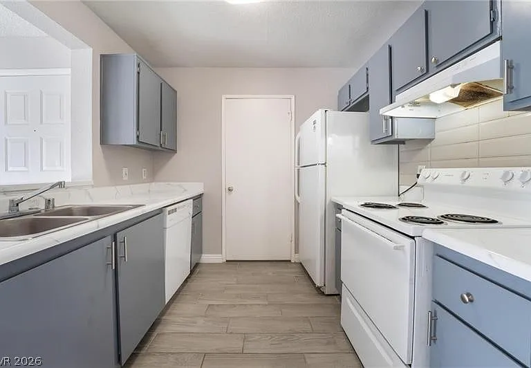 221 Mission Catalina Ln #102 — Photo 3