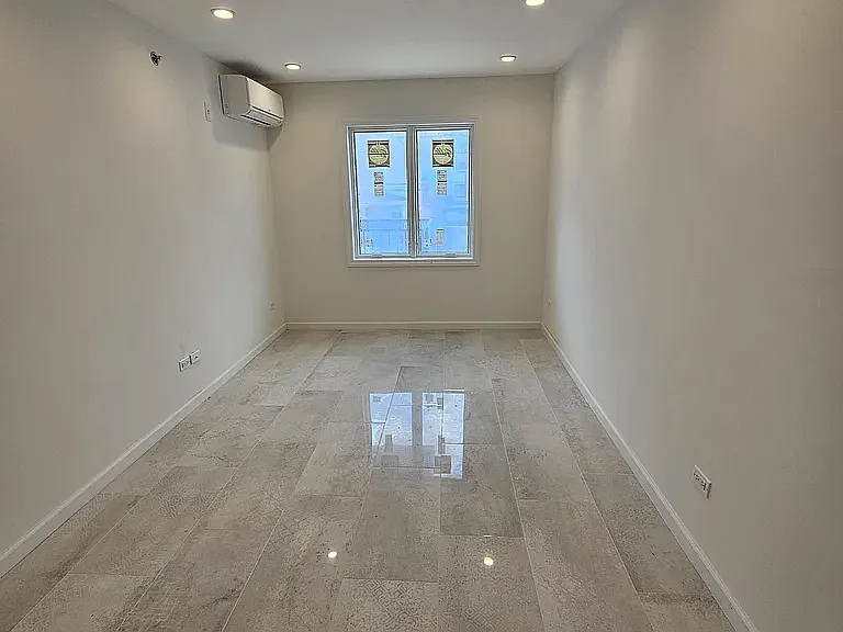 2725 E 21st St #3 — Photo 6