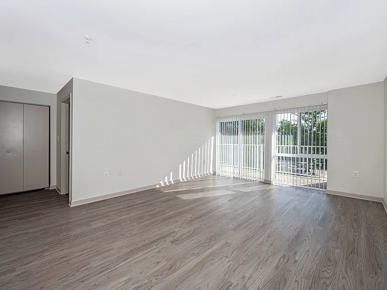 Hilltop Apartments — Photo 17