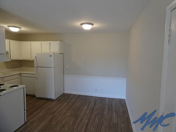 2nd image of 1418 E Main St #D47