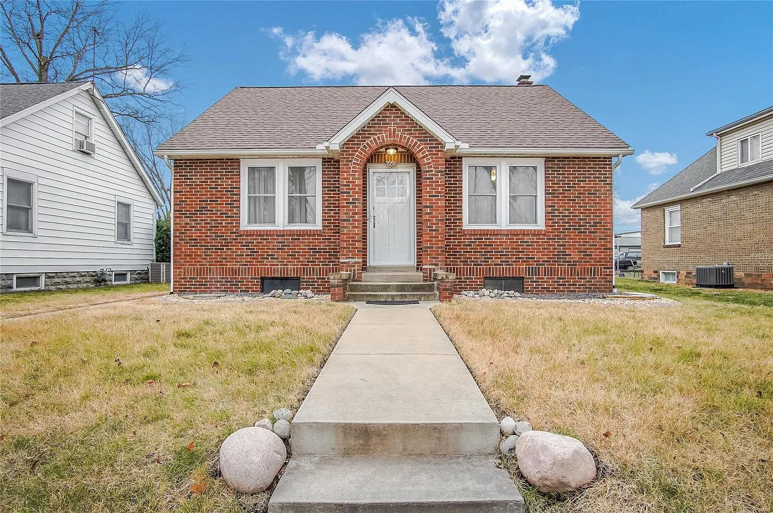 608 Olive St photo 1