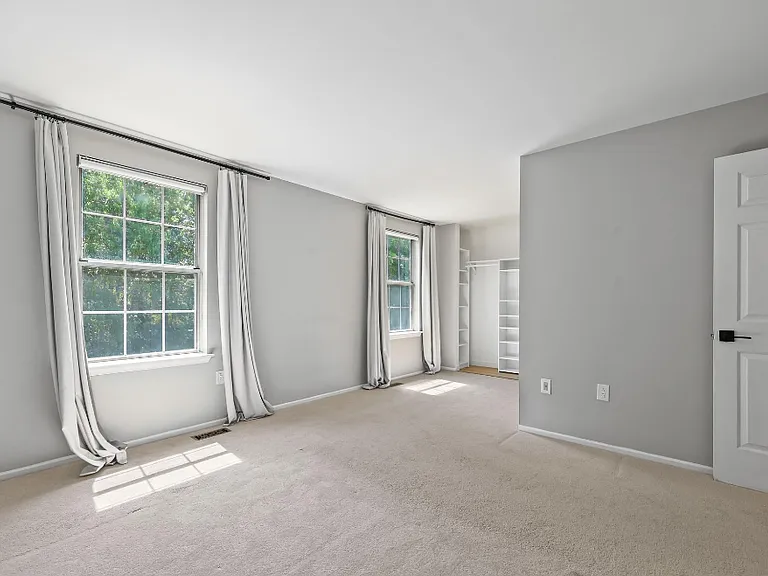 3163 Harvard St — Photo 14