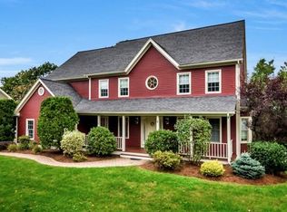 8 King Arthur Rd, Shrewsbury, MA 01545