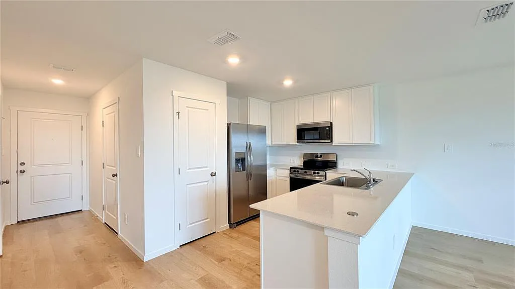 3 bed, 2.5 bath, 1386 sqft, $1,880 — Photo 4