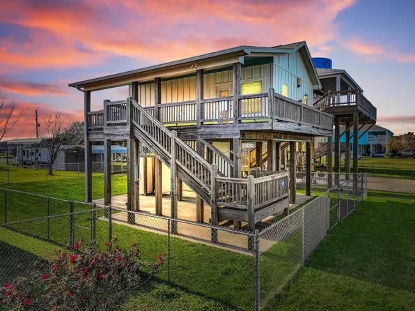 963 W Verdia Dr, Crystal Beach, TX 77650