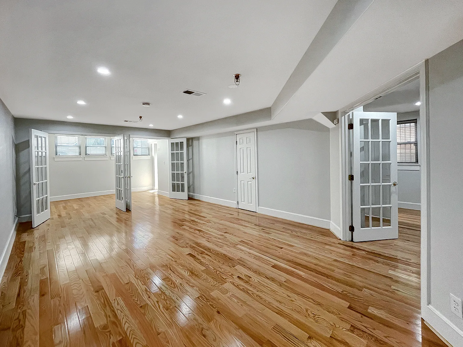 2 bed, 990 sqft, $3,500 — Photo 2