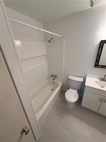 8600 International Ct — Photo 12