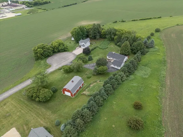 607 Don Dr, Saint Charles, MN 55972