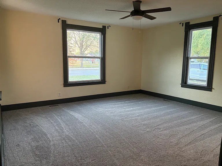 204 N Lind St — Photo 7