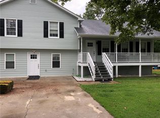 1209 Willow Dr, Auburn, GA 30011