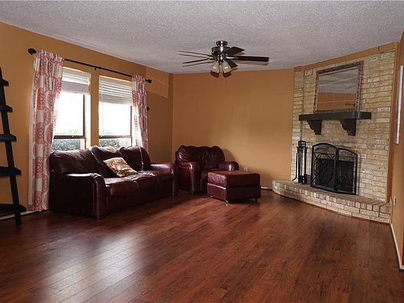 3rd image of 627 Tumbleweed Ct
