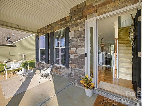 5th image of 5857 McClintock Dr