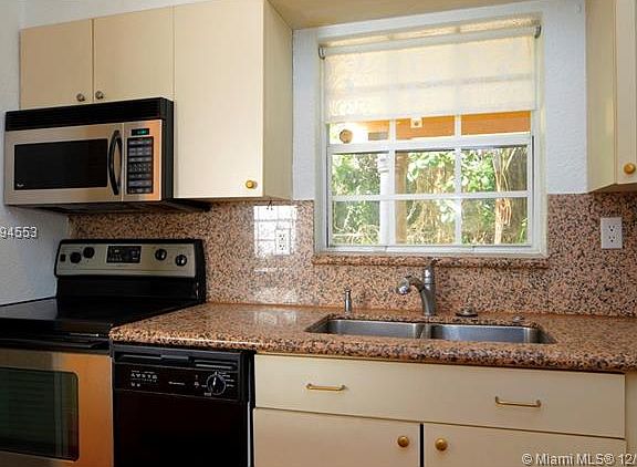 2nd image of 3695 N Bayhomes Dr