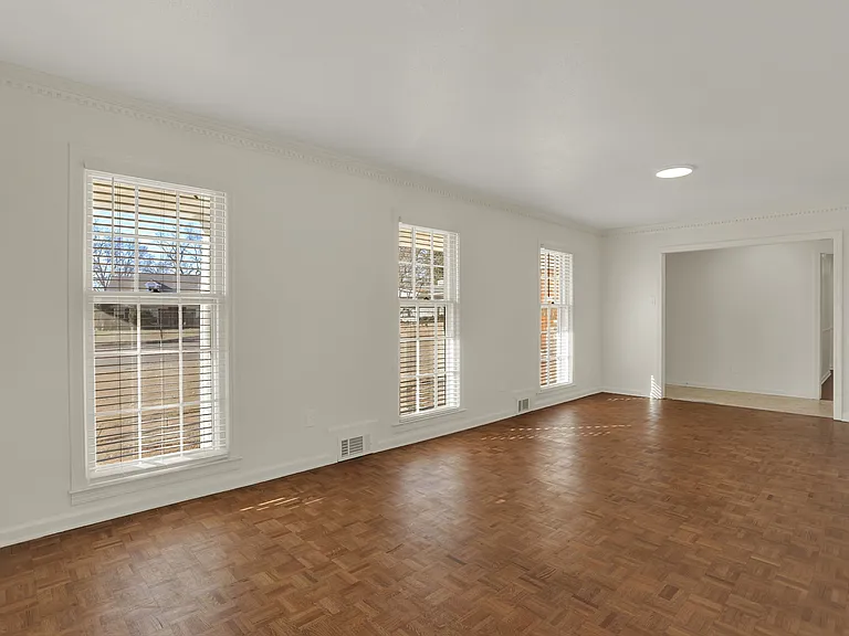 7126 Kings Castle Cv — Photo 3