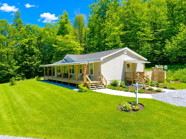 38 Oak Ridge Lane, Bennington, VT 05201