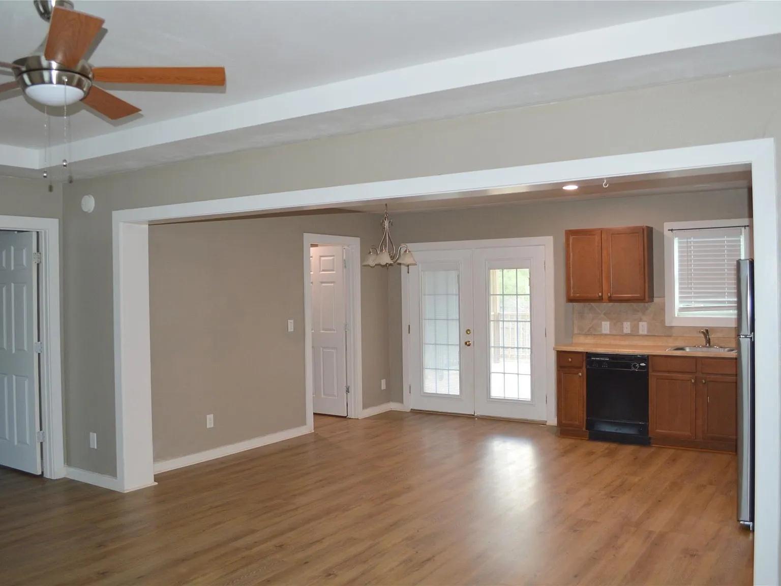 3 bed, 2.0 bath, 1344 sqft, $1,900 — Photo 4